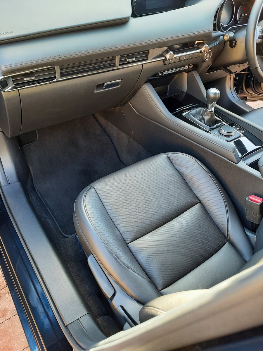 carvaletcouk's tweet image. a #april2022 #diamondplus on a nice compact #Mazda #mazda3  with a beautiful dark blue.   Very nice.  😋😋😋       carvalet.co.uk/diamondplus
#mobilecarvaleting #manchester #manchestereveningnews #manchesterlife #ukvaleting #atd