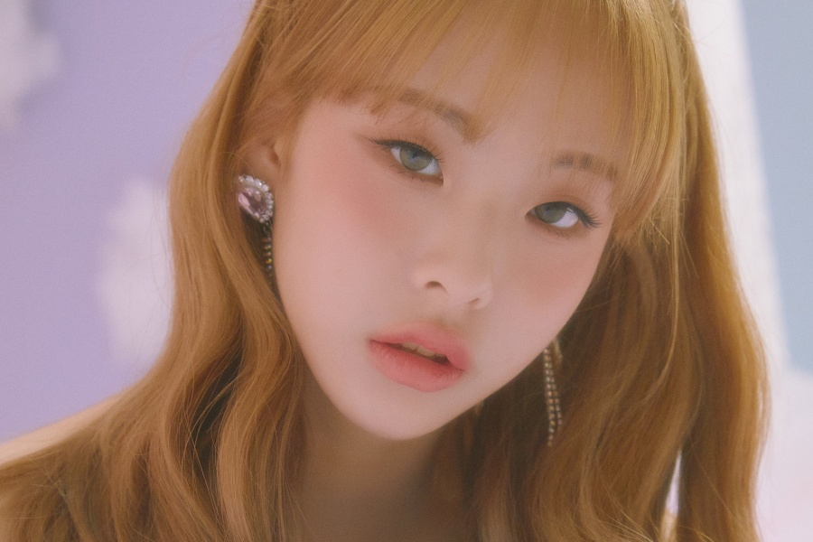 soompi's tweet photo. "#MyTeenGirl" Group #CLASSy Drops #KimSeonyou's Dazzling Debut Teasers 
https://t.co/IjCDi3q5vv https://t.co/Dzp8rN0jFX