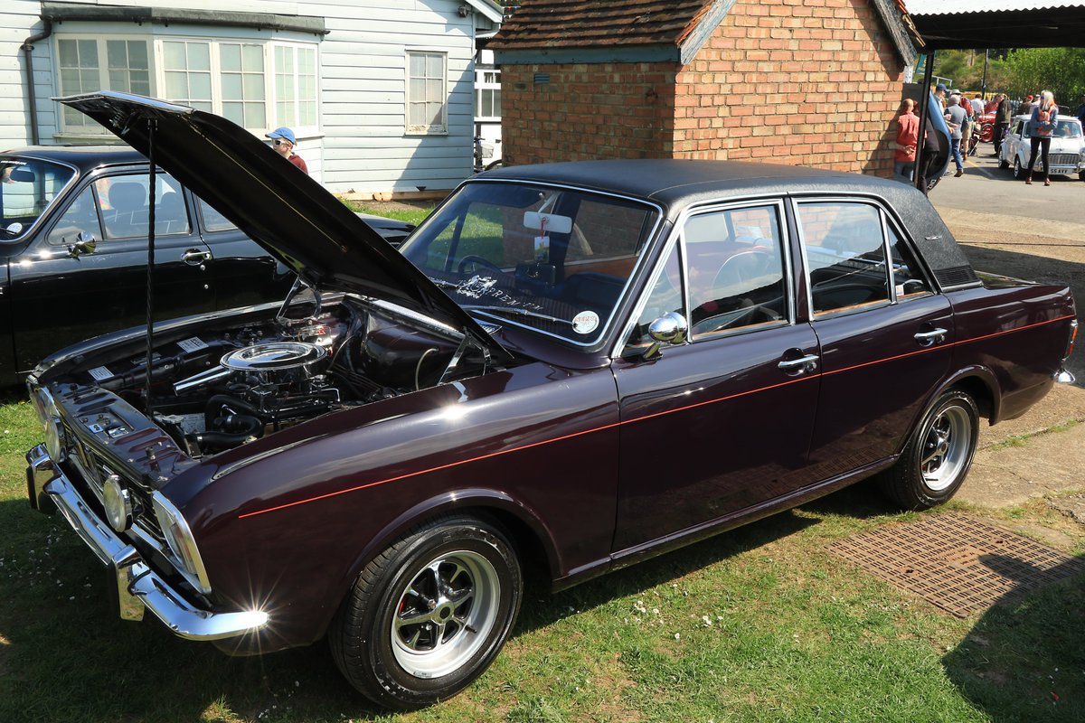 RobRambler214's tweet photo. A+ day @BrooklandsMuseu for #BritishMarquesDay #MGDay #DriveItDay #BrooklandsMuseum #Classic #British #Cars #Ford #Cortina #Capri @classicfordmag @CandSCmagazine
 ❤️ #Brooklands😀 https://t.co/qB1OzJP4Ff