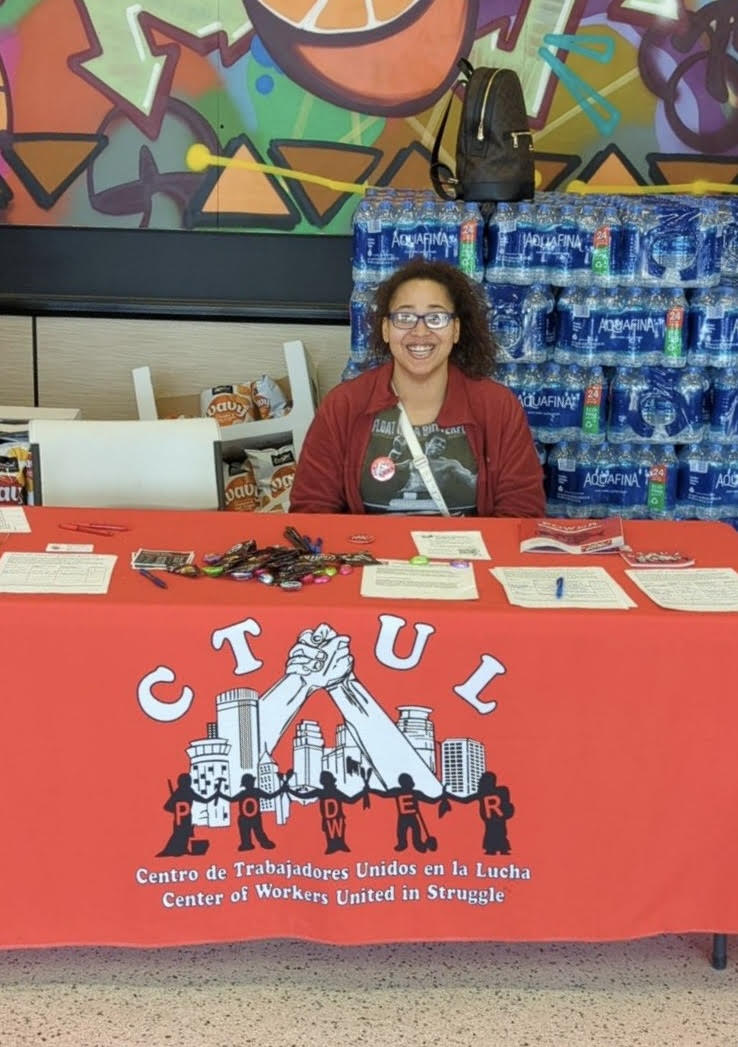 CTUL_TC's tweet photo. Shout out to MaTica from CTUL's Future Fighters canvassing to get essential workers PAID! #EssentialPay

Sign the petition HERE⬇️⬇️⬇️

https://t.co/CxxwXcHtxL https://t.co/hHizOOgjj4
