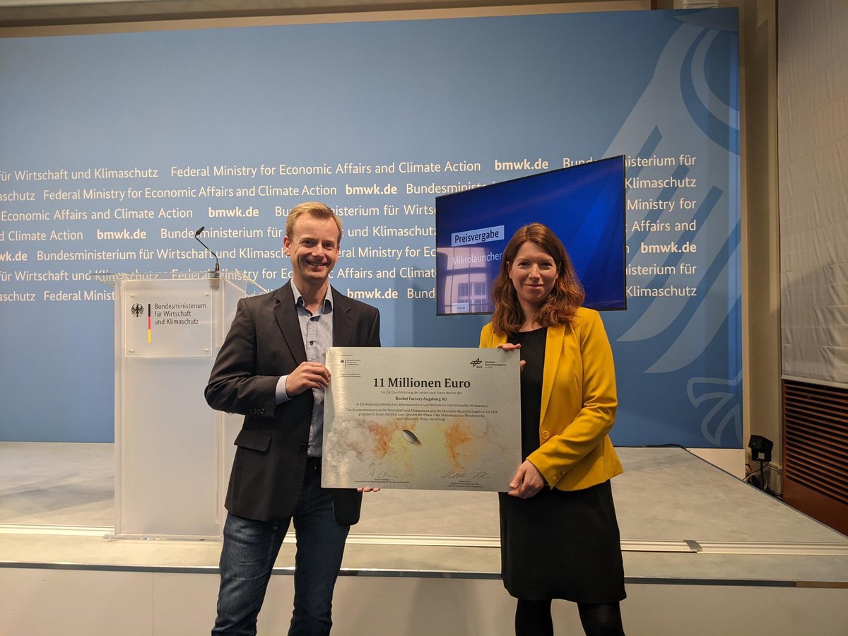 annachristmann's tweet photo. Glückwunsch dem Gewinner @rfa_space des #Mikrolauncher Wettbewerbs. (2.Platz) &amp; an den Drittplatzierten @HyImpulseTech. Deutschland &amp; Europa brauchen einen kostengünstigen und zuverlässigen Zugang zum All. Wettbewerb und eine dynamische Start-up-Community sind dafür entscheidend. https://t.co/QikrcCMAGf