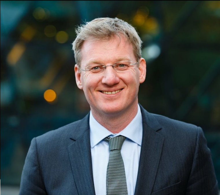 Lange tijd was er weinig behoefte aan industriepolitiek, maar is dat tij inmiddels gekeerd? En wat zijn de gevolgen daarvan? Vanavond in Haagse Lobby <a href="/NPORadio1/">NPO Radio 1</a> met <a href="/tbwberendsen/">Tom Berendsen</a>, Paul van Nunen van <a href="/Brainport_ehv/">BRAINPORT EHV</a> en professor Sweder van Wijnbergen. Om 20.30 uur! #WNL