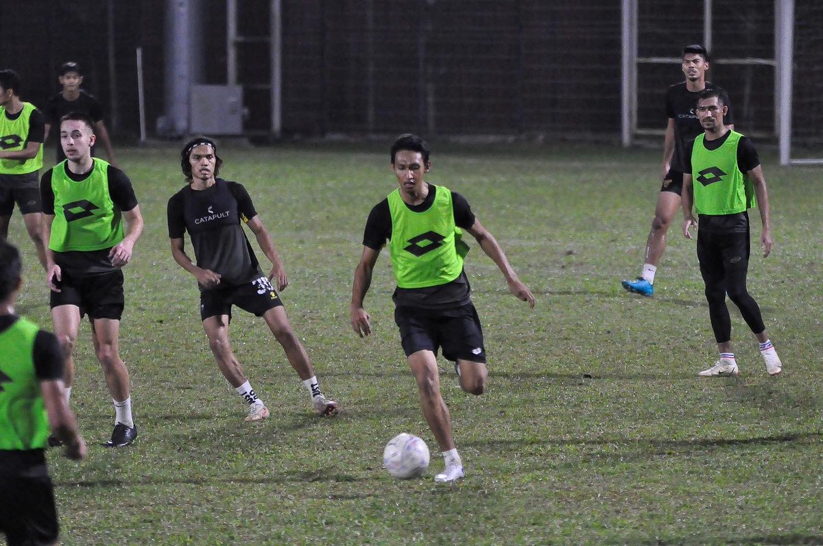 perakfcofficial's tweet photo. Focused on Wednesday night ๐๐ป
๐ Perlawanan terakhir sebelum raya. Moh kita penuhkan stadium bagi menyokong pasukan Perak.
๐ dapatkan tiket di https://t.co/HHmz50hWaT sekarang !
โช๏ธ๐กโซ๏ธ
#PerakFC
#PRKKLU
#LigaPremierMalaysia2022 https://t.co/Q5izAG7GTZ