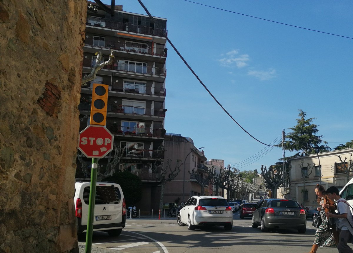 ausiasferrer's tweet photo. 3r dia sense semàfor a la ronda Alfons X amb Cabanellas @matarocat https://t.co/Z8IzmlDtwF