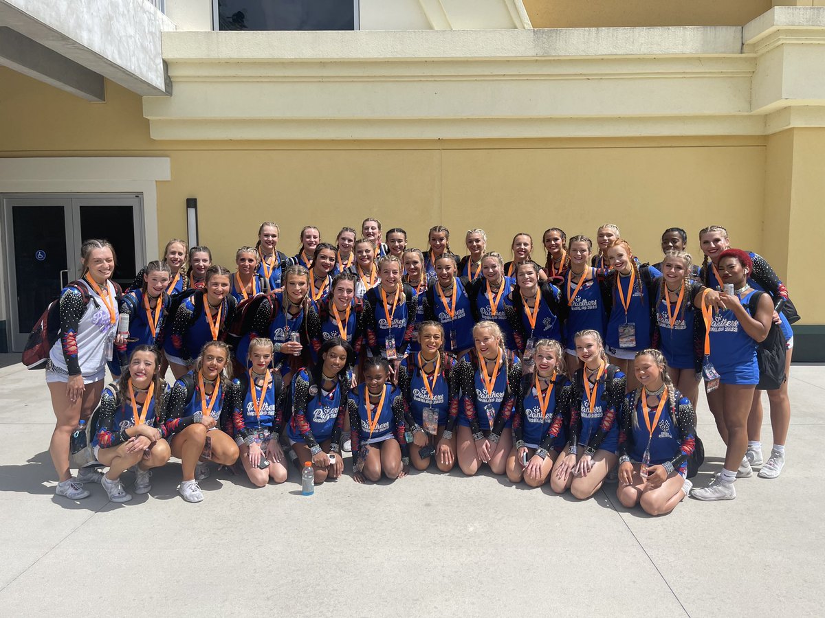 One last time!!! LETS GO‼️‼️‼️ We wanna see all you B-A-B’s with your HANDS UP at 12:49pm in the Arena ❣️✨😼 #BB4L