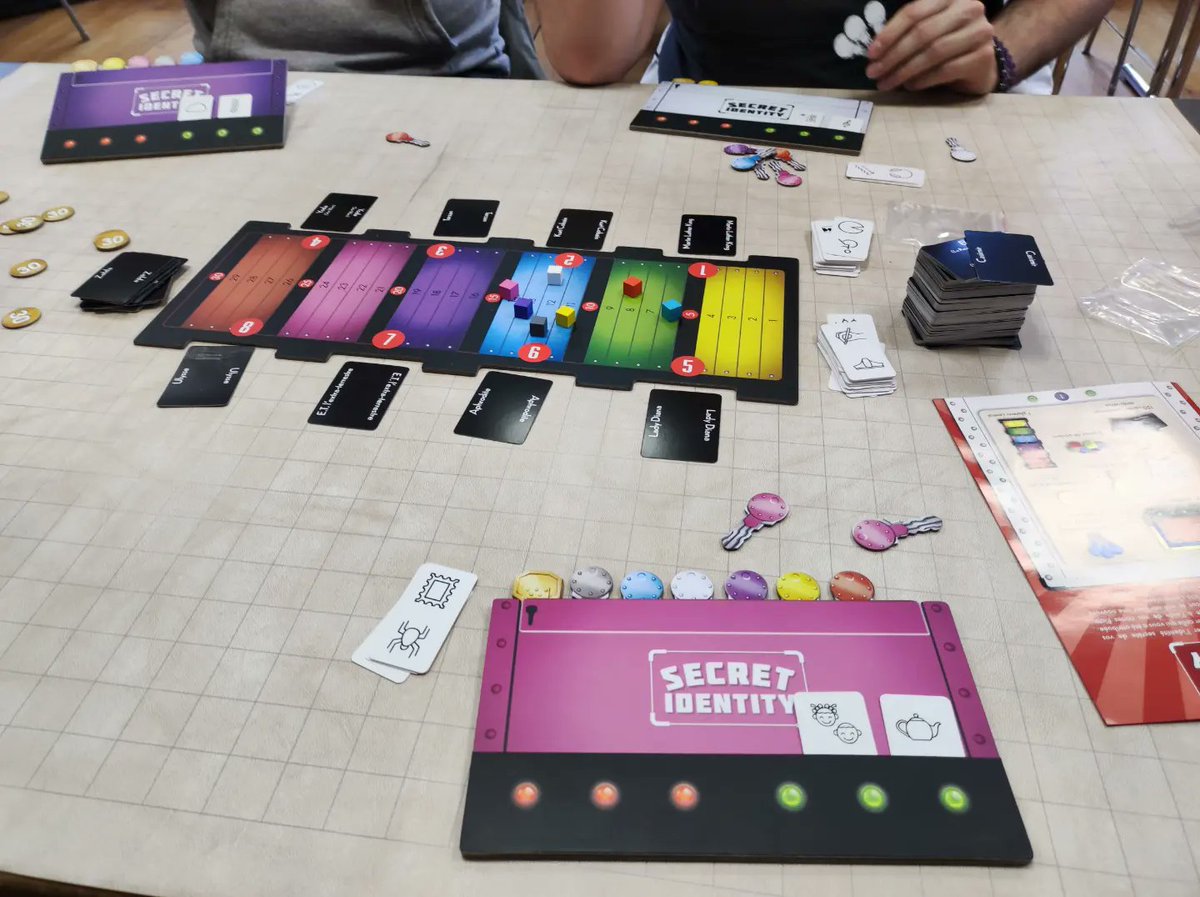 assogeekcorp's tweet photo. Vu la météo d'hier 🌧️, on a joué et pas qu'un peu:
_Secret Identity
_ Mr Troove
_ CS Files
_ Just One
_ Shadow Hunter
Et Association 10 dés
Merci à tous pour ce super aprem 👍
#j2s #ludistes #associationgeekcorp #guebwiller #florival #alsace #jeuxdesociete #loisirs #jds https://t.co/qwtuPu54vD