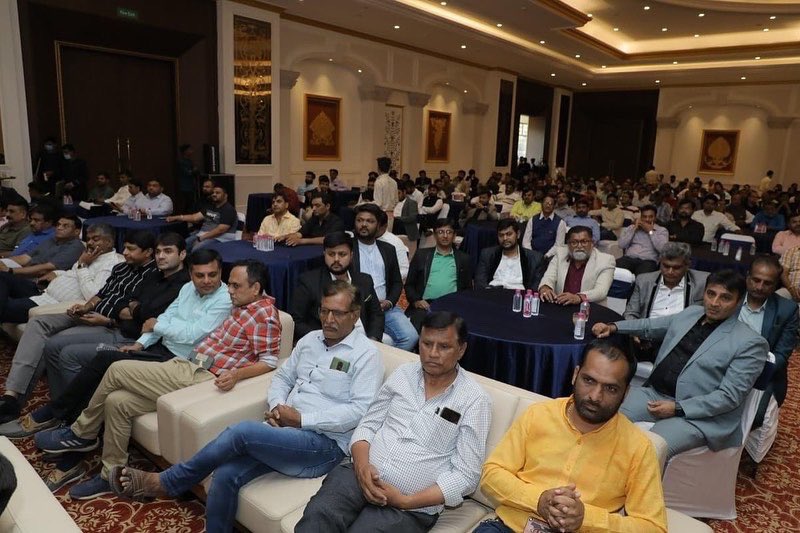 CRPaatil's tweet photo. રાજકોટ ખાતે ક્રેડાઈ - રાજકોટ બિલ્ડર્સ એસોસિએશન દ્વારા યોજાયેલા સૌરાષ્ટ્ર રિયલ એસ્ટેટ સમિટ તથા વાર્ષિક સાધારણ સભામાં હાજરી આપી. 

પ્રદેશ ઉપાધ્યક્ષ શ્રી @drbharatboghara જી, સાંસદ શ્રી @MohanKundariya જી, રાજ્યસભાના સાંસદ શ્રી રામભાઇ મોકરિયા ઉપસ્થિત રહ્યા. (1/2) https://t.co/67qwTg9WMd