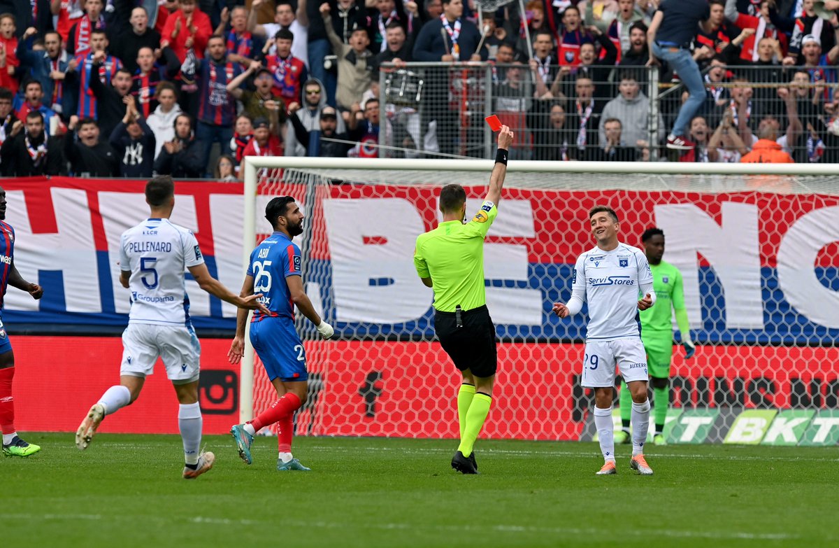 Nicolas_Fillon's tweet photo. ⚽️#100pourcentAJA🔵⚪️
📻@bleuauxerre
🕰18h
📜#SMCAJA (1-1) : un nul ô combien frustrant | Le 🟥 d'@Autret11 est-il justifié ? | #Sinayoko et @charbo10 au 🔝 | L'@AJA y croit encore, mais a-t-elle grillé un joker de trop ?
👥#Denis #Goux @inffred89
📞0386522323
#TeamAJA https://t.co/EFGkPeV3Ec