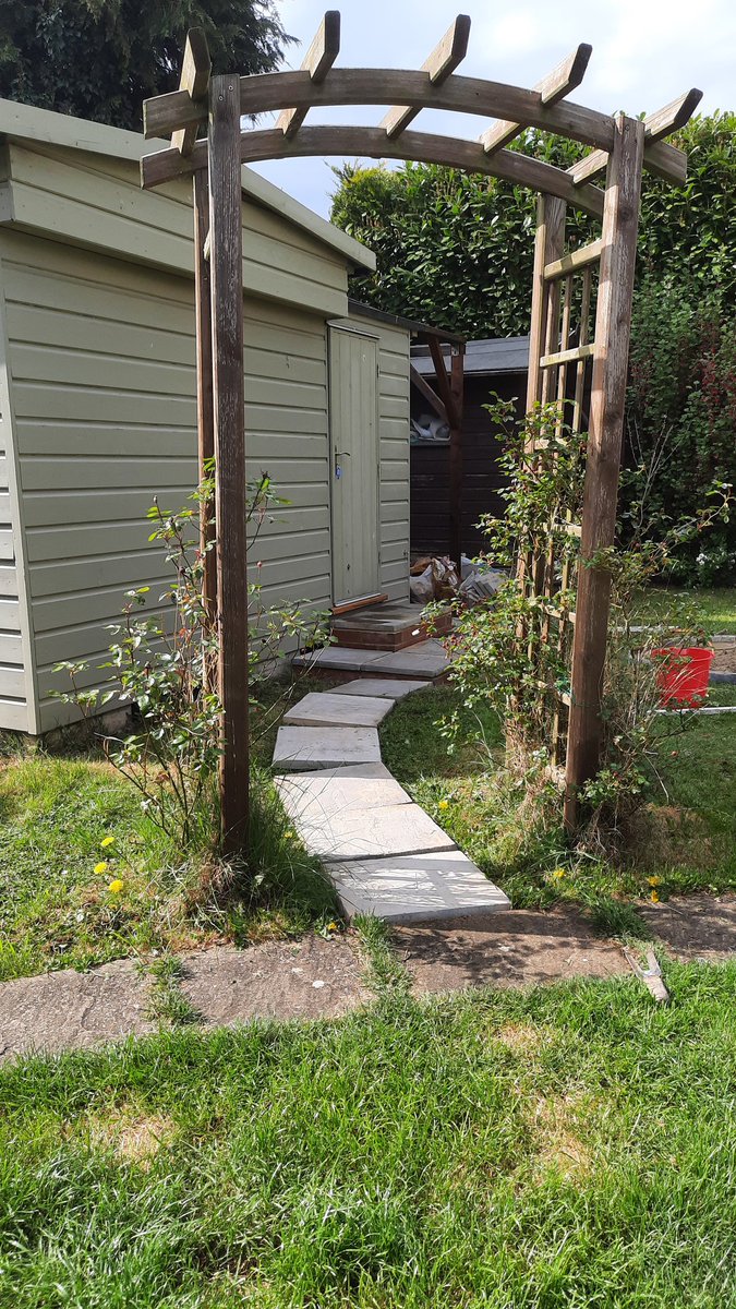 KevinAstrokev's tweet photo. Had a bit of time today so finished the #observatory steps. 

Just need to lay the path now and do a spot of landscaping and planting around the shed to tidy it up a bit 🙂

#homeobservatory #astroshed #ROR #rolloffroof #astrohour #astronomy https://t.co/AbgWvHdDrD