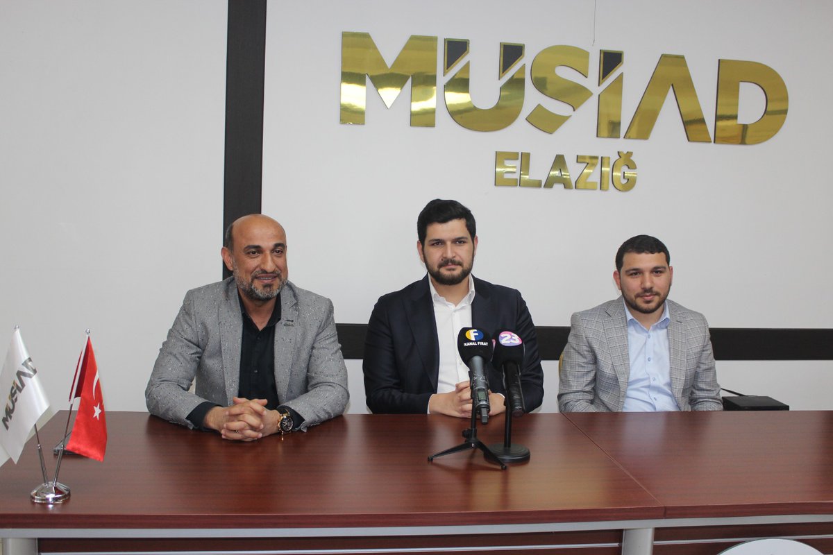 Ramazanın bereketi için şube iftarlarımıza devam ediyoruz. Bu sefer Elazığ şubemizdeydik.

Genç MÜSİAD Elazığ şubemizde gün boyunca tekne turu, kürsü başı, tarihi yer ziyaretleri gibi birbirinden güzel etkinlikler yaptık, akabinde şubemizin yönetim kurulu toplantısına katıldık.