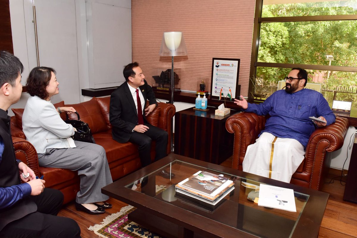 Rajeev Chandrasekhar 🇮🇳 (@rajeevrc_x) on Twitter photo Mr. Tan Kiat How <a href="/kiathowsg/">Tan Kiat How</a>, Minister of State, Ministry of Communications and Information & Ministry of National Development #Singapore paid a courtesy visit tdy <a href="/GoI_MeitY/">Ministry of Electronics & IT</a>.
We discussed abt mutual cooperation in areas of #technology & #innovation between the two countries Mr. Tan Kiat How <a href="/kiathowsg/">Tan Kiat How</a>, Minister of State, Ministry of Communications and Information & Ministry of National Development #Singapore paid a courtesy visit tdy <a href="/GoI_MeitY/">Ministry of Electronics & IT</a>.
We discussed abt mutual cooperation in areas of #technology & #innovation between the two countries