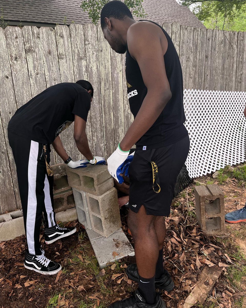 LatechAlphas's tweet photo. This past Saturday, the Brothers of Eta Kappa participate in @latechsga Big Event, where we went to various locations in the community to serve. #HK https://t.co/p35Oha3iDS