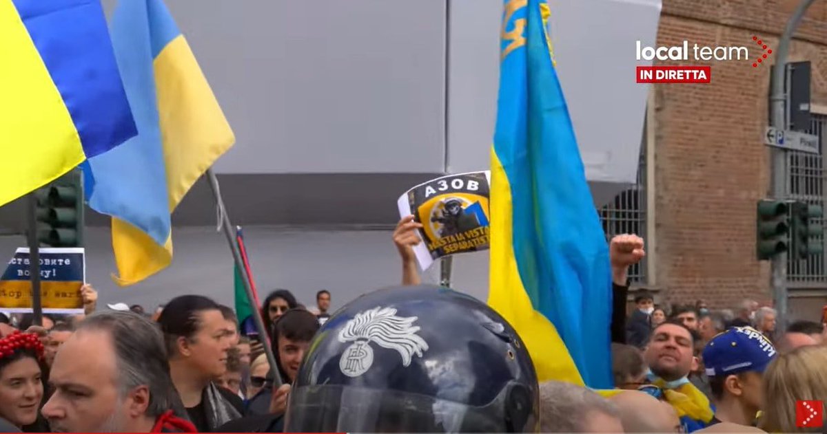 cris_cersei's tweet photo. Questa foto è vera però: i nazi al corteo del #25aprile.
Mò le abbiamo viste tutte. 
#VenticringeAprile 🤮 https://t.co/XAIRtubFqk