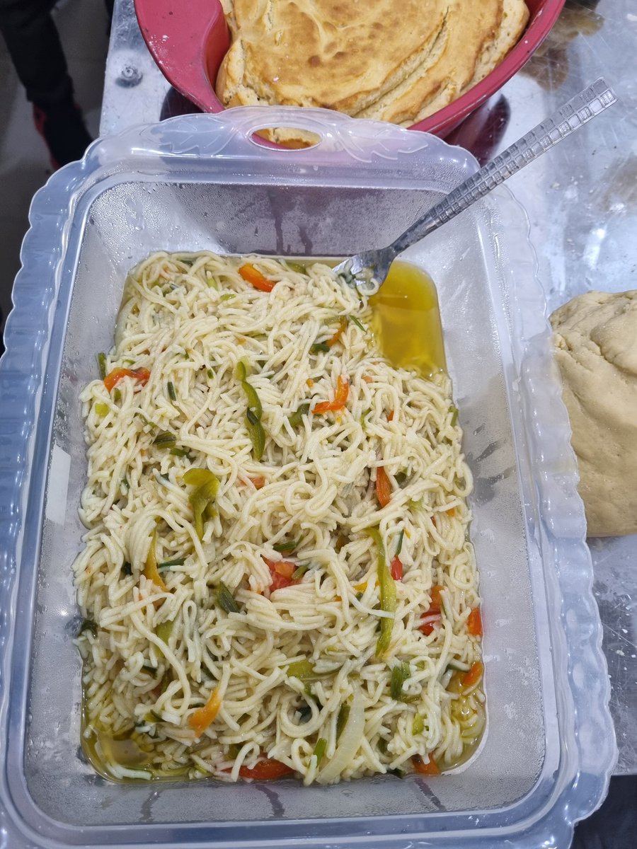 julienpalukucom's tweet photo. Spaghetti congolais fait avec 100% de farine panifiable du manioc, œuvre du Prof Dr Marie Claire YANDU, Spécialiste en biologie moléculaire/ biotechnologie avec une thèse sur le manioc. Nous avons goûté et rien de comparable avec celui fait avec la farine du blé.  Vive le PDI https://t.co/UtgjFuVEeJ