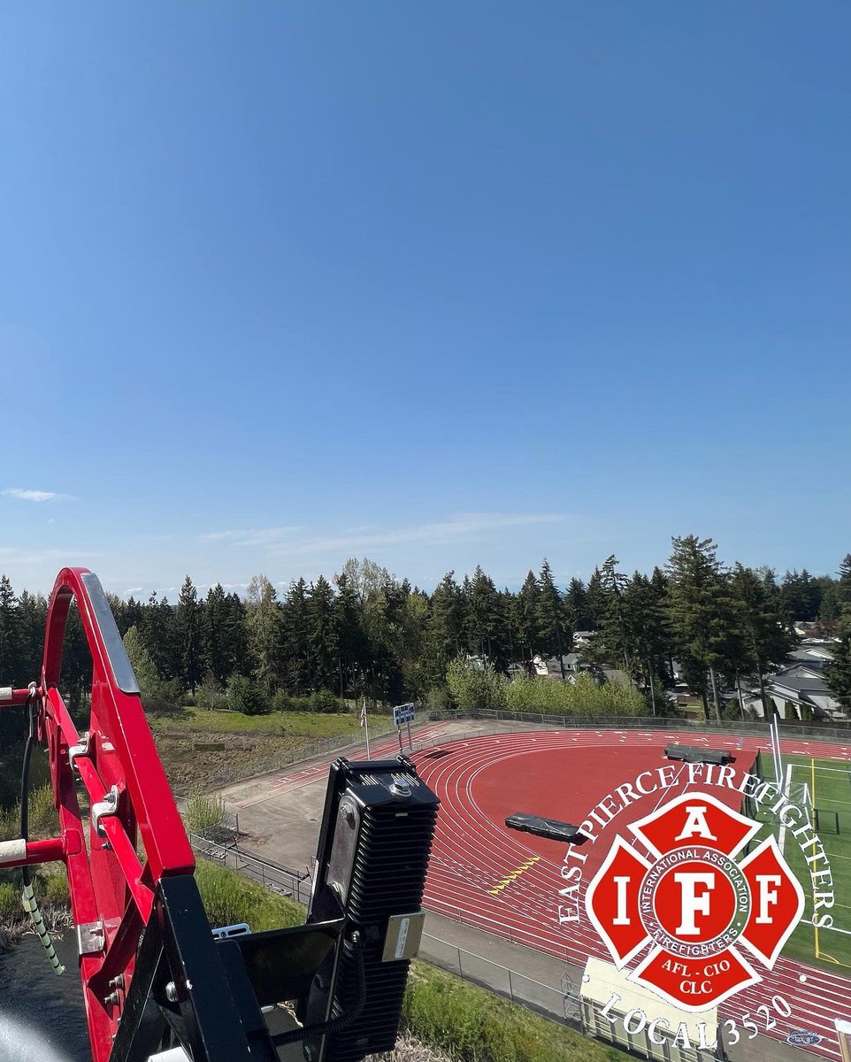 EastPierceFFs's tweet photo. Anyone have a fear of heights? Here’s a look at our view from 107’ in the air! Don’t look down 😅
#IAFF #LadderTraining #BonneyLake https://t.co/msMKkEJ8ZJ