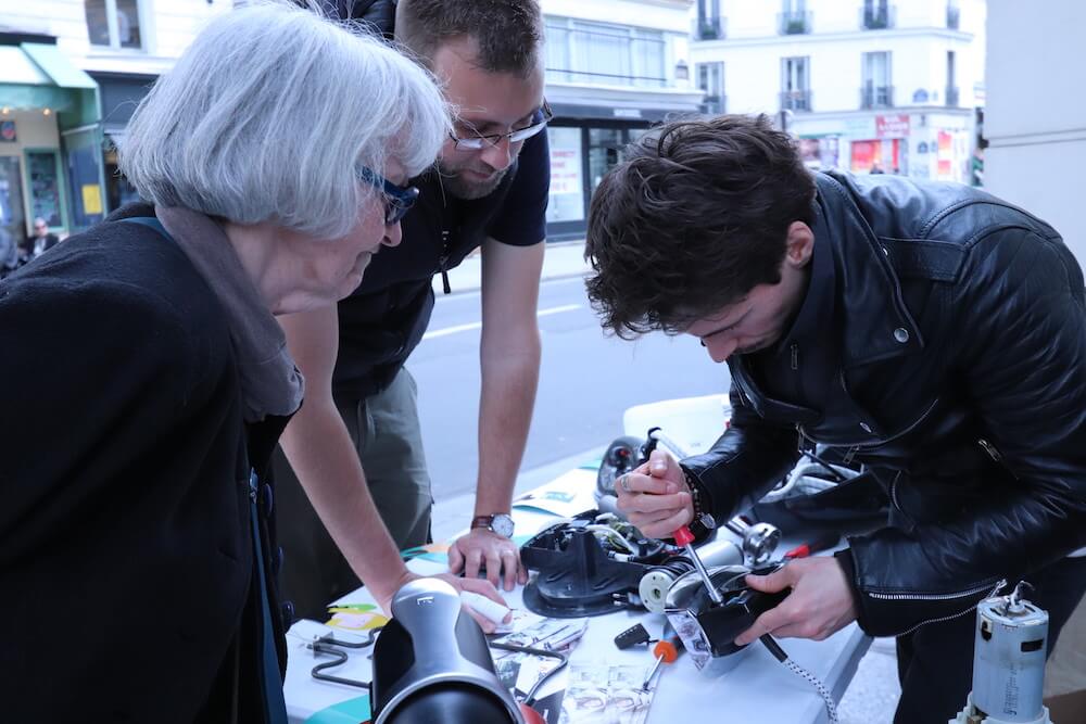 ademe's tweet photo. [#LongueVieAuxObjets] 🛠
@spareka lance en partenariat avec l’@ademe la nouvelle édition du #RepairTour ! 🤩
🟢 Apprenez à réparer gratuitement vos appareils domestiques ! 
📆 Mercredi 27 avril de 10h à 17h
📍 @villedelyon sur la place Valmy 
👉https://t.co/QNZCLT3g4m https://t.co/gsLNVqFiVT