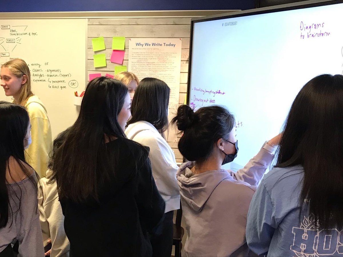 SouthWriting's tweet image. Mrs. Felton helped WC tutors understand the needs of ALL learners and writers and we are thankful for these tips! With her ideas, we used the Clear Touch Panel to brainstorm ways to integrate tech into writing tutor sessions. #cbsdtech @CBSouthHS