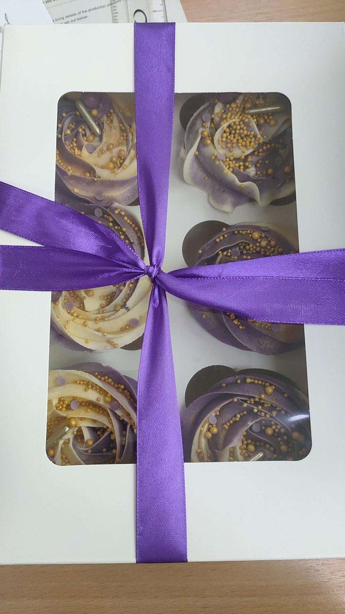 We've been hit!
A patient dropped off these cupcakes and card after <a href="/ResponderSteve/">Responder Steve</a> responded to her 999 call on a recent shift. It's nice to know that the help our volunteers give is appreciated &amp; we would like to thank the patient for this amazing gesture!
<a href="/OFFICIALWMAS/">West Midlands Ambulance Service #HelpUsHelpYou</a>