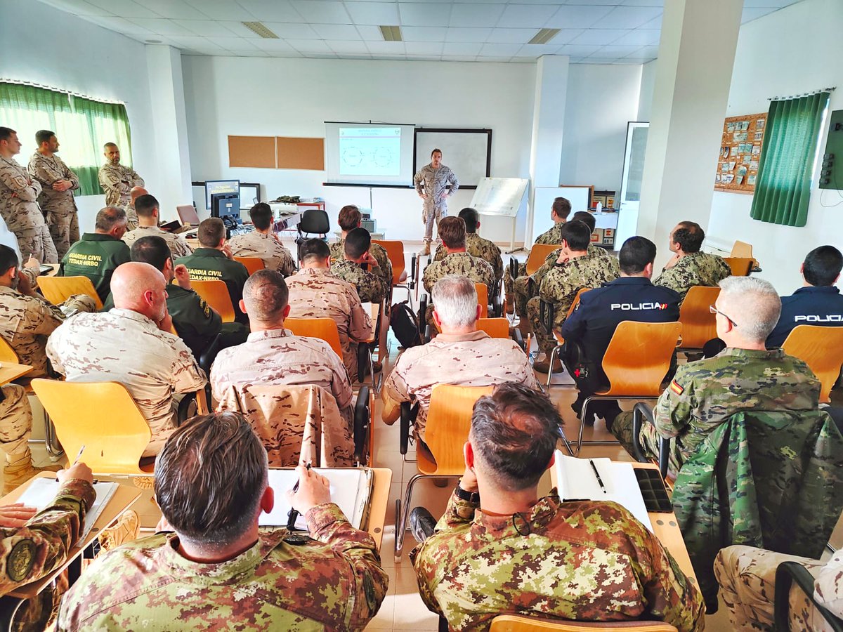 Armada_esp's tweet photo. El ejercicio #MasterBlaster22 ha comenzado hoy su andadura en el #TercioDeArmada. Este evento reunirá a personal desactivador de explosivos #EOD procedente de unidades y organismos de los tres
ejércitos, @guardiacivil, @policia, del @EMADmde y de 🇺🇸 e 🇮🇹.
#SomosLaArmada🇪🇸⚓️ https://t.co/MjrOuv7x4e