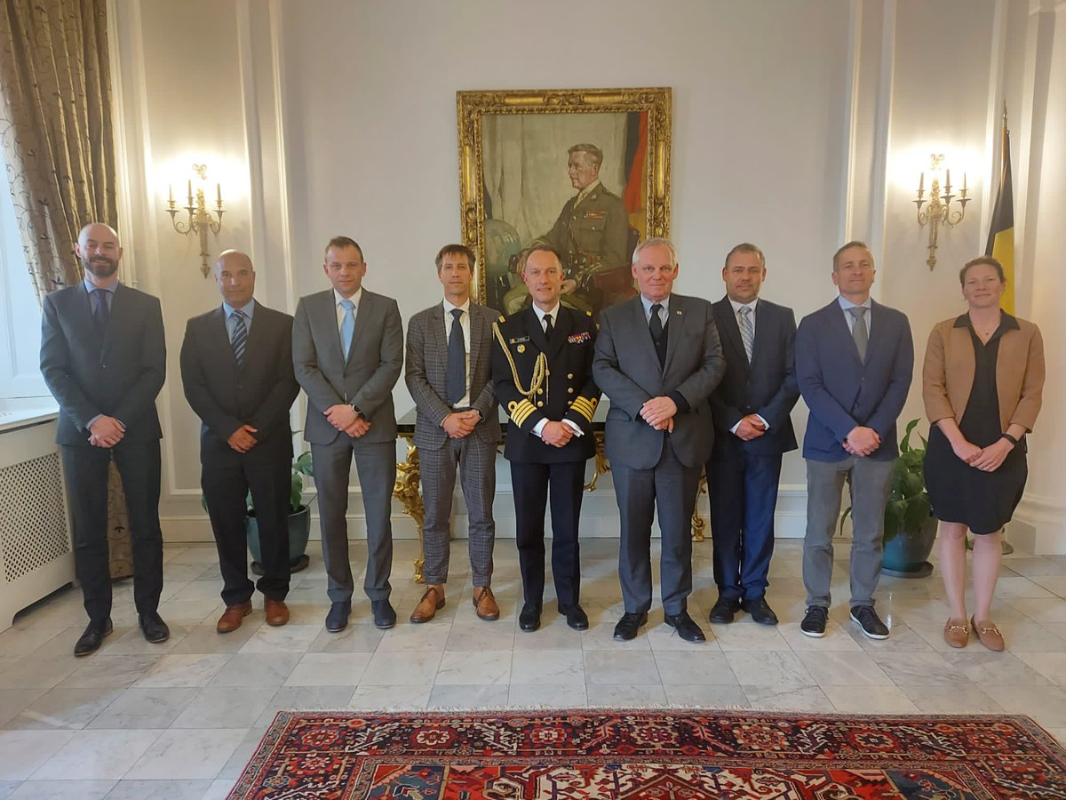 BelgiuminUK's tweet photo. Fruitful engagement with 🇧🇪 and 🇳🇱 Navy officers of the Advanced Staff Course of the 🇧🇪 Defence College
@BelgiumDefence
@KMS_ERM_RMA
@136DivASTC https://t.co/4I4JM0YmE7