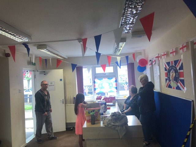 WATMOS_CH's tweet photo. 👑 The #PlatinumJubilee party was in full swing at our #Avenues neighbourhood in #Walsall
Children and families had really good fun and shared great food, company and atmosphere together 🥳
#WatWorks #community https://t.co/S12oNP9iww