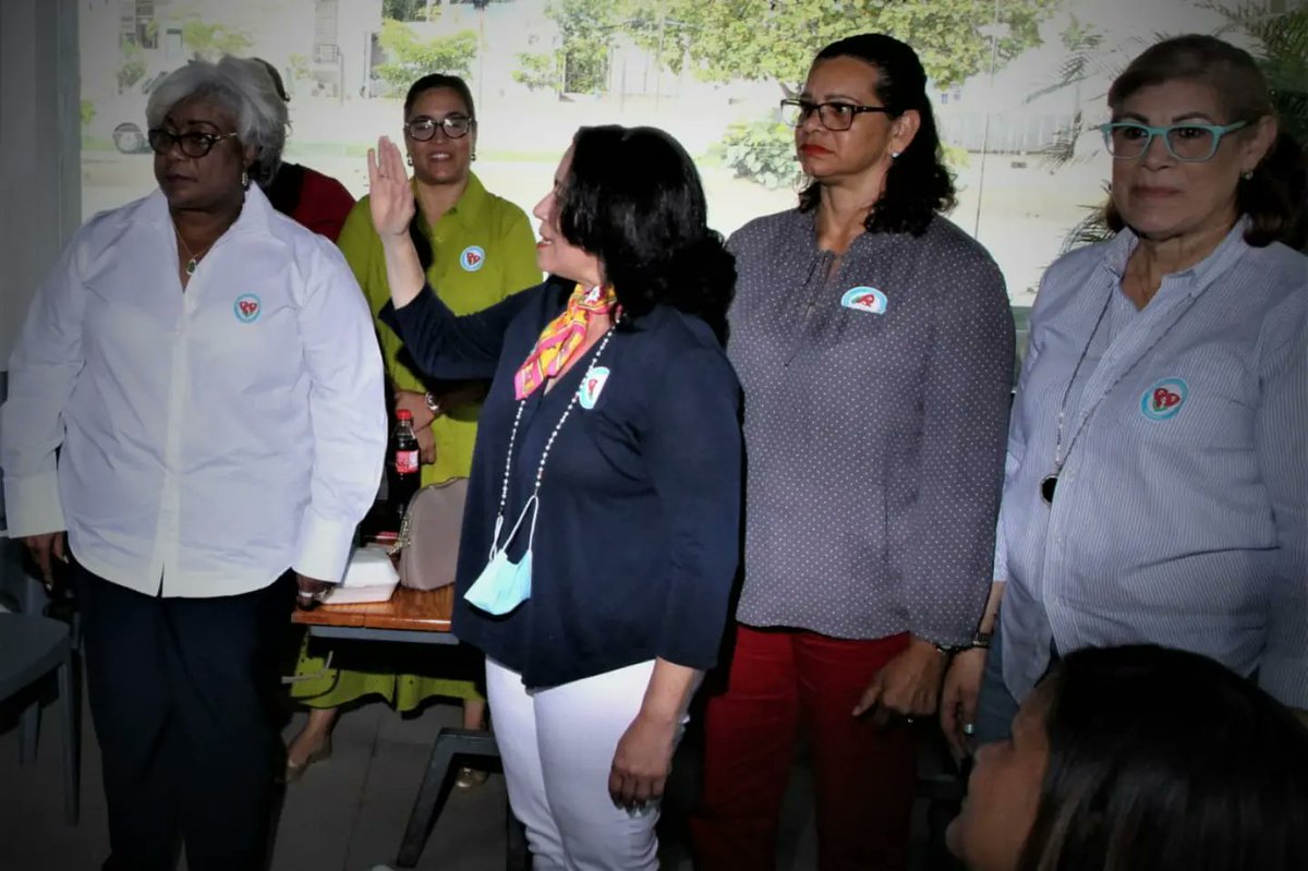 snmujerprd's tweet photo. Juramentacion de miembras, entrega de direcciones de diferentes Municipos. También presente Lic. Carmen Aleida Garcia, Sec. De Organización del PRD, Dra. Rosanna Polonia, sec. electoral de fedomusde, presentes los diferentes municipios y distritos municipales. #Fedomusde https://t.co/XvcXekGJPg