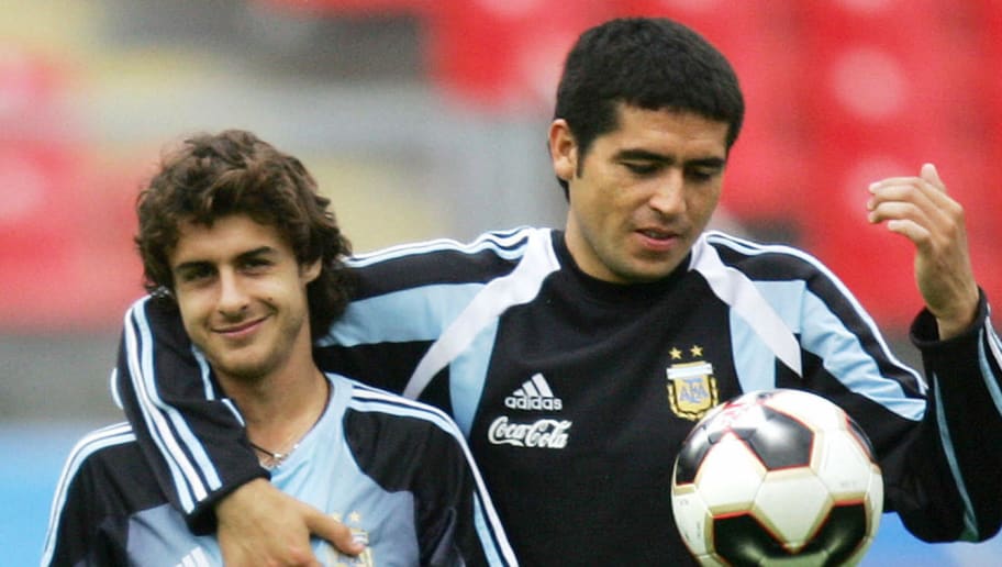 Sólo puedes elegir uno
RT 🔄 Aimar
Like ❤️ Riquelme