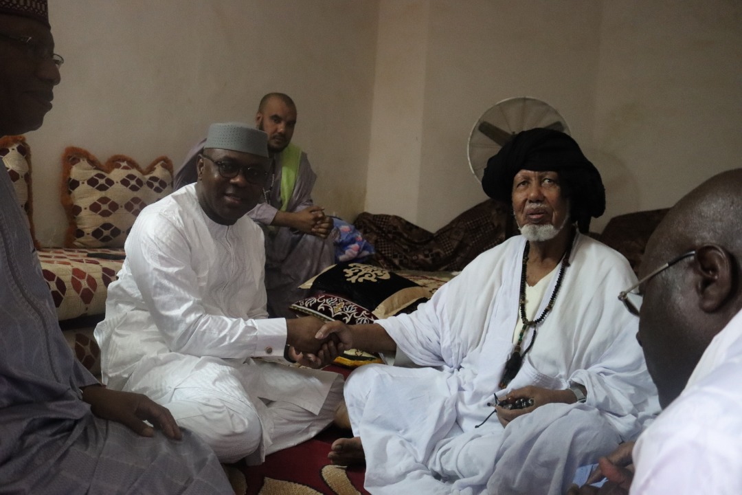 Benkan_officiel's tweet photo. Dimanche le 24 avril 2022, une délégation du Mouvement #Benkan, conduite par le Pdt Seydou Mamadou s'est rendue à Nioro pour présenter les condoléances au chérif M'Bouillé Haidara ainsi qu'à sa famille durement éprouvée suite au décès de son épouse.
Que son âme repose en #PAIX https://t.co/uHMLheTyry