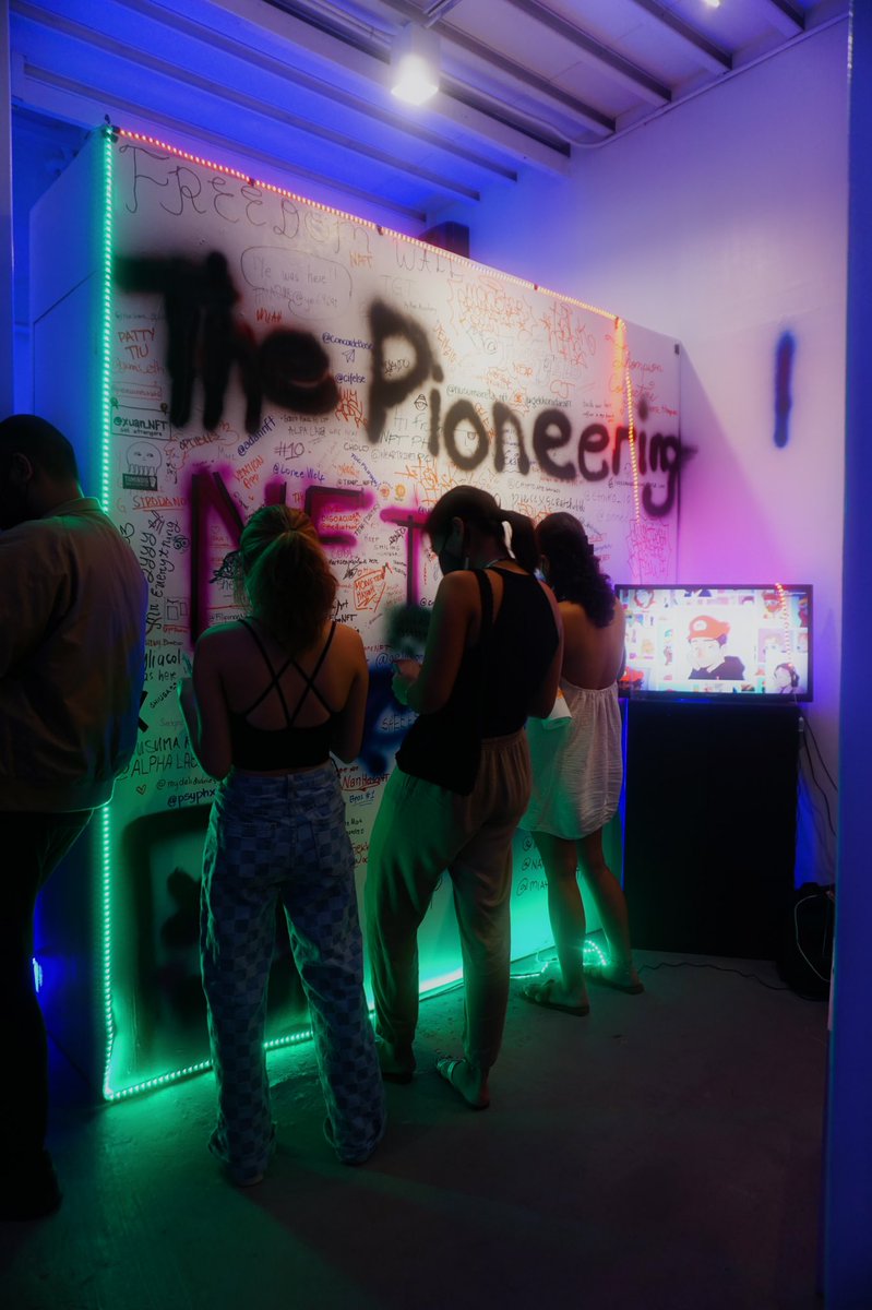 AFPHxNFT's tweet photo. SHILL NFT EVENTS HERE ⬇️
https://t.co/0g9agMp1KT
https://t.co/Ht0eegcYVj
#afphxnft2022 #artfairphxnft
📸 @Hyperaktib1 https://t.co/UzeI7pMWDs