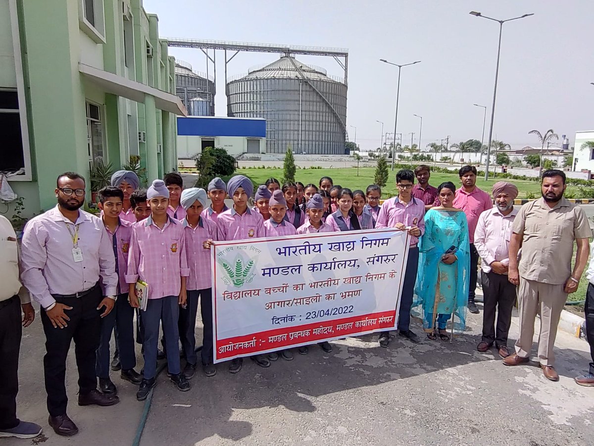 FCIDOSangrur's tweet photo. Visit of School children to Depot showcasing the best practices of FCI @FCI_NorthZone @GOI @FCI_PUNJAB https://t.co/usXtC5ssUZ