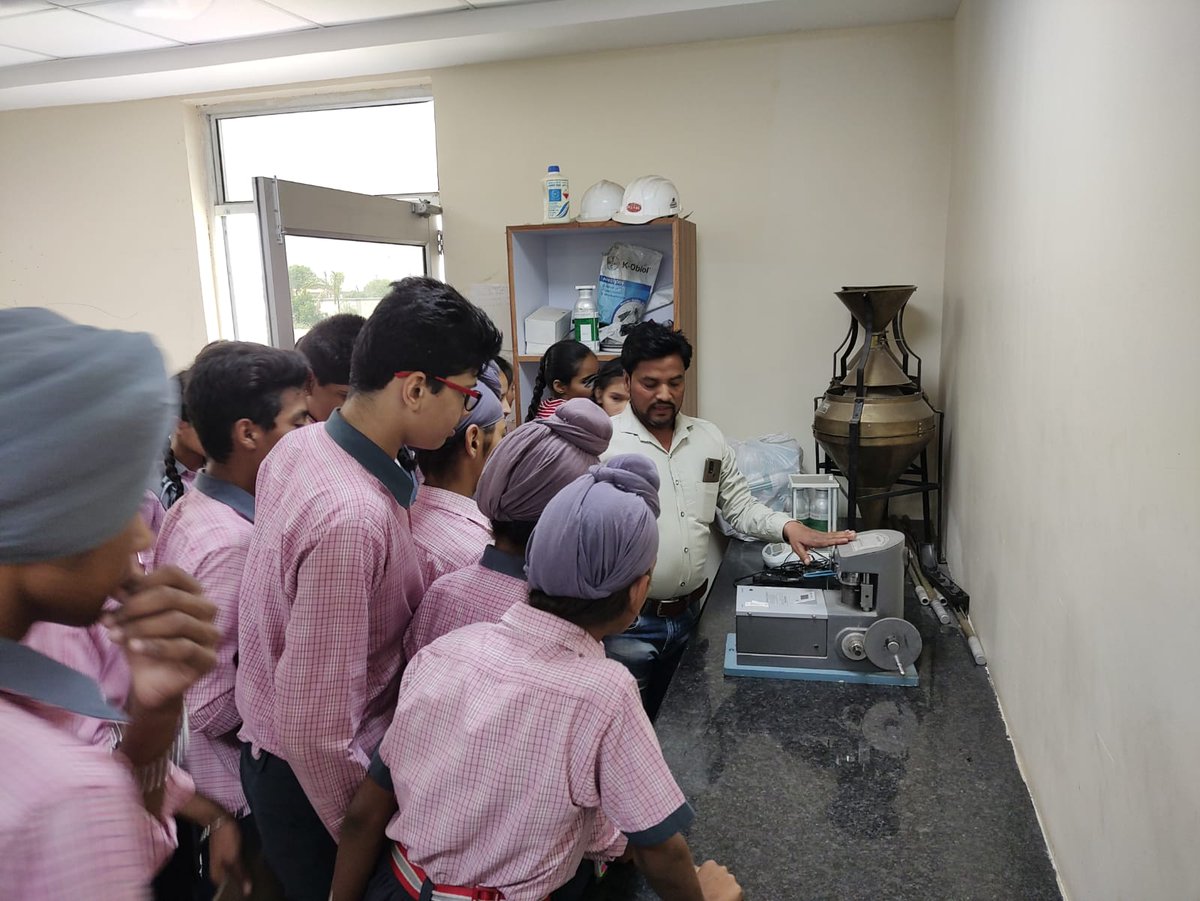 FCIDOSangrur's tweet photo. Visit of School children to Depot showcasing the best practices of FCI @FCI_NorthZone @GOI @FCI_PUNJAB https://t.co/usXtC5ssUZ