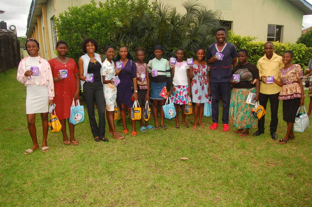 YoungPearlOrg's tweet photo. During the weekend, Youngpearl carried out her #ProjectEndPeriodPoverty community intervention for underprivileged adolescent girls. We educated them on safe menstrual health management, sexual and reproductive health and further distributed sanitary pads to them. https://t.co/6MbdzkHznZ