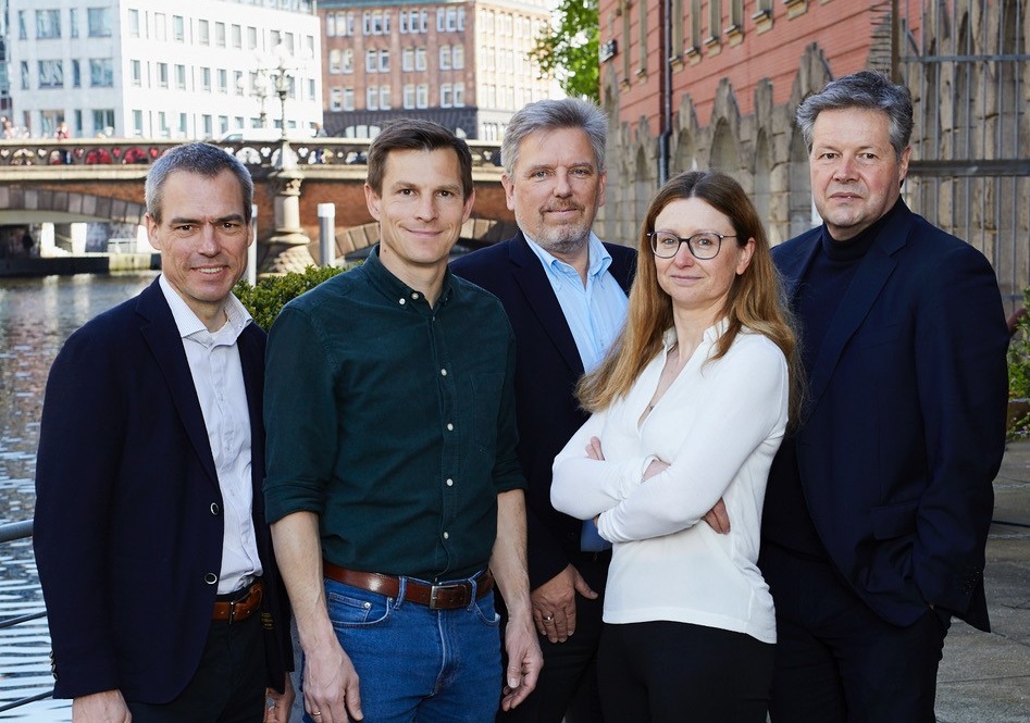 ifok_de's tweet photo. Wir bekommen Zuwachs: @RAIKESCHWERTNER #Hamburg wird zu ifok. Ab sofort gestalten wir gesellschaftlichen Wandel gemeinsam. #Transformation #Kommunikation #NachhaltigkeitFoto: Marcel Stammen https://t.co/AJ6iIhTSY5