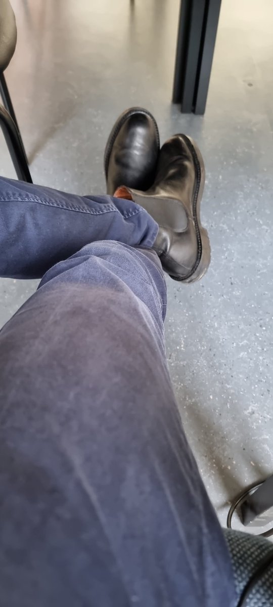 Grumpy boy 💭 tweet media