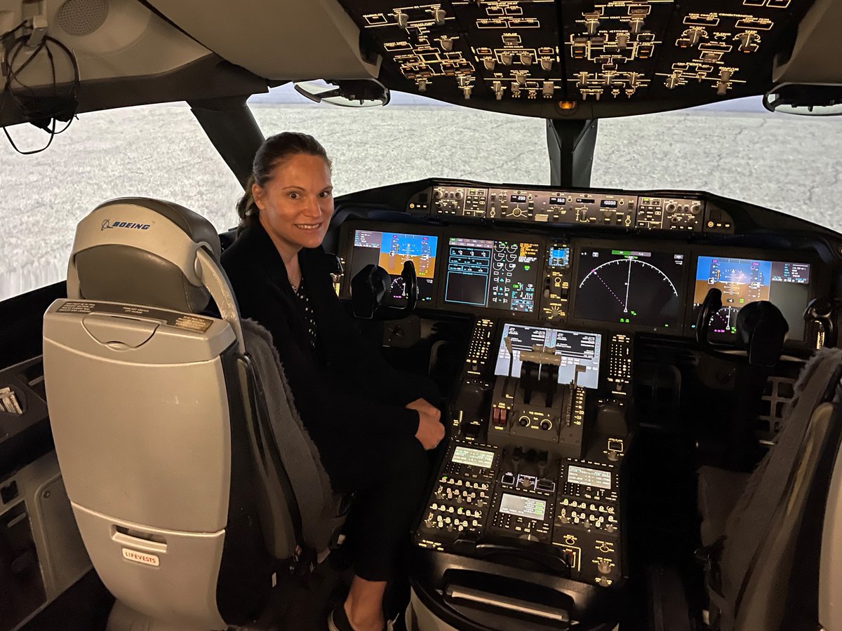 GR_Astronomy's tweet photo. Mark your calendars! We're partnering with the @grmuseum and the Roger B. Chaffee Scholarship Fund to bring you a FREE lecture hosted by Julie Wisner Brightwell (Flight Deck Chief Engineer for The Boeing Company) on Wednesday May 4 at 7:30pm. https://t.co/1MyVUxHqvJ