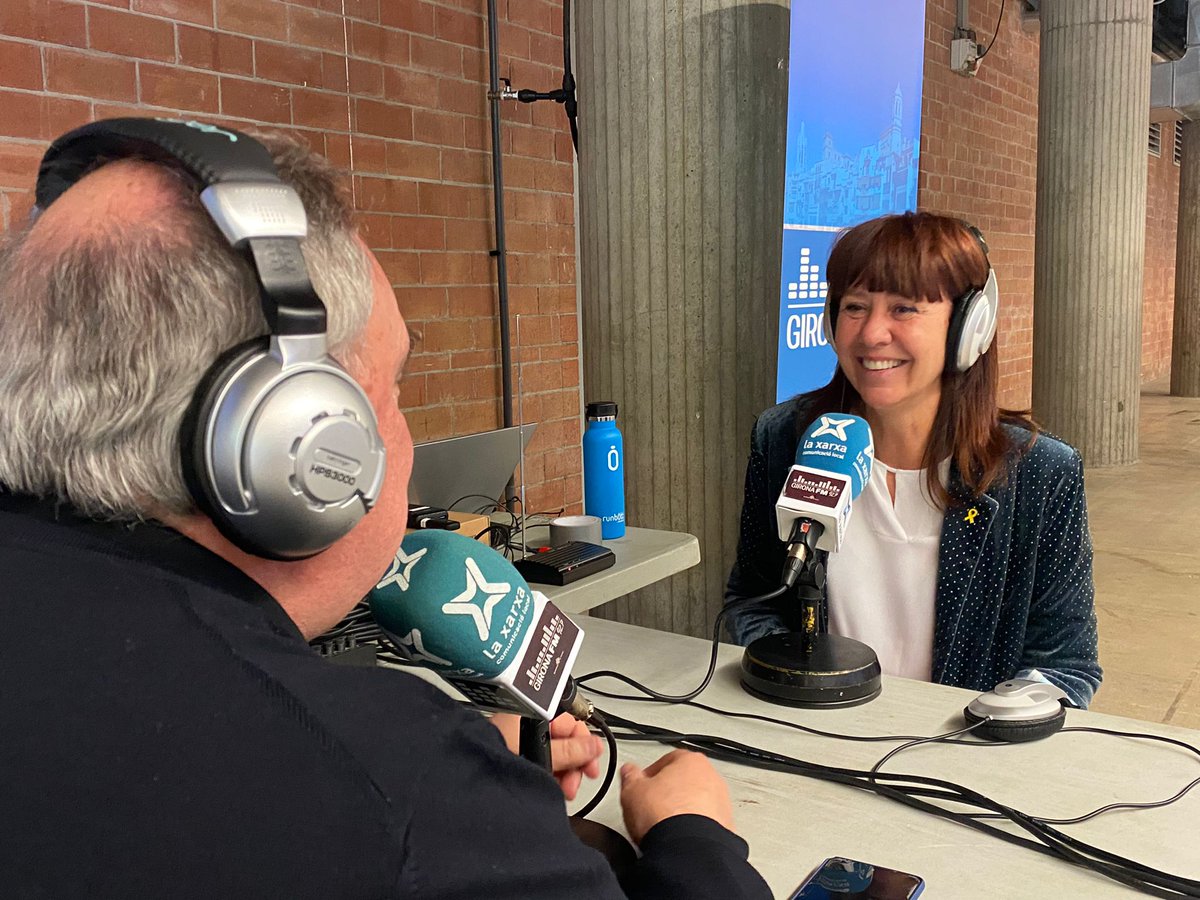 gironafmcat's tweet photo. 🌹 Programa especial #SantJordi2022 📖

👏 Moltes gràcies a totes les col·laboradores, a les llibreries i floristeries, a les entitats, i a tothom que es va acostar a l'estand de @gironafmcat a @firadegirona
  
📻 Recupera el programa aquí:
https://t.co/iKH02seYcN https://t.co/qoBQTt9c5C