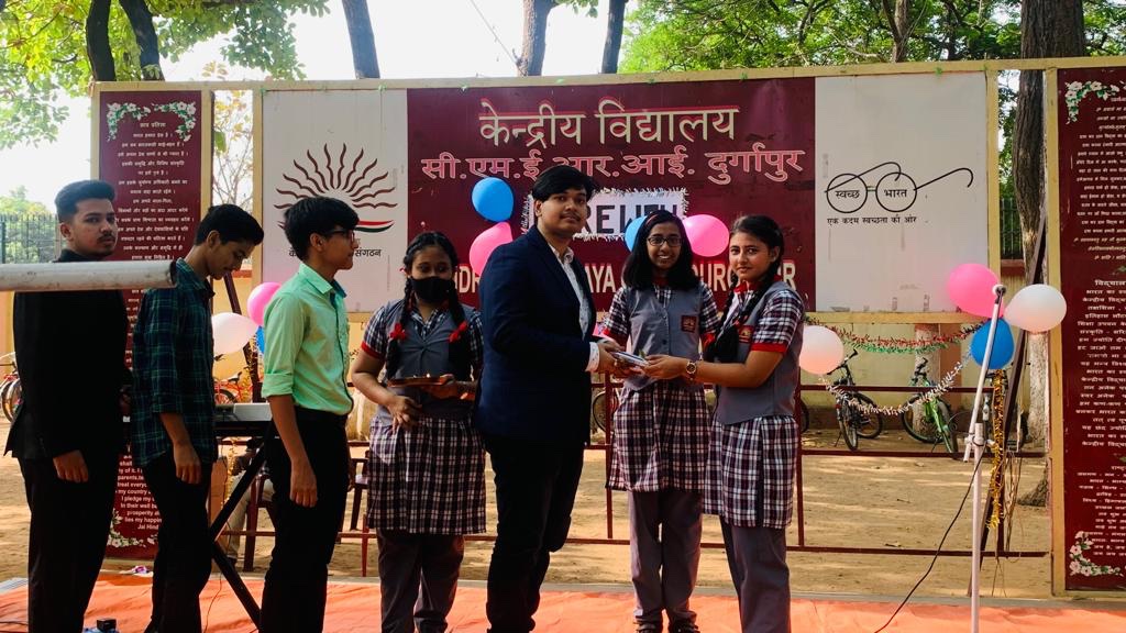 KVDurgapurCMERI's tweet photo. Blessing Ceremony _ Farewell of Class 12 Board 
Session 2021-2022 
@EduMinOfIndia 
@ROKolkata 
@binodbehera25 
@PKCHANDRAN12 
@PCMOHAPATRA6 
@PKTailor15 
@hl_chaudhary https://t.co/ekeCOppgd1