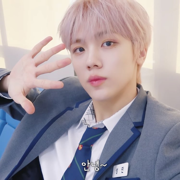 AHNLOOKS's tweet photo. he graduated but highschooler seongmin will be legendary https://t.co/xU6e8zVMyZ