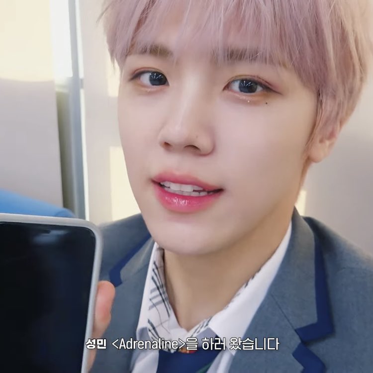 AHNLOOKS's tweet photo. he graduated but highschooler seongmin will be legendary https://t.co/xU6e8zVMyZ