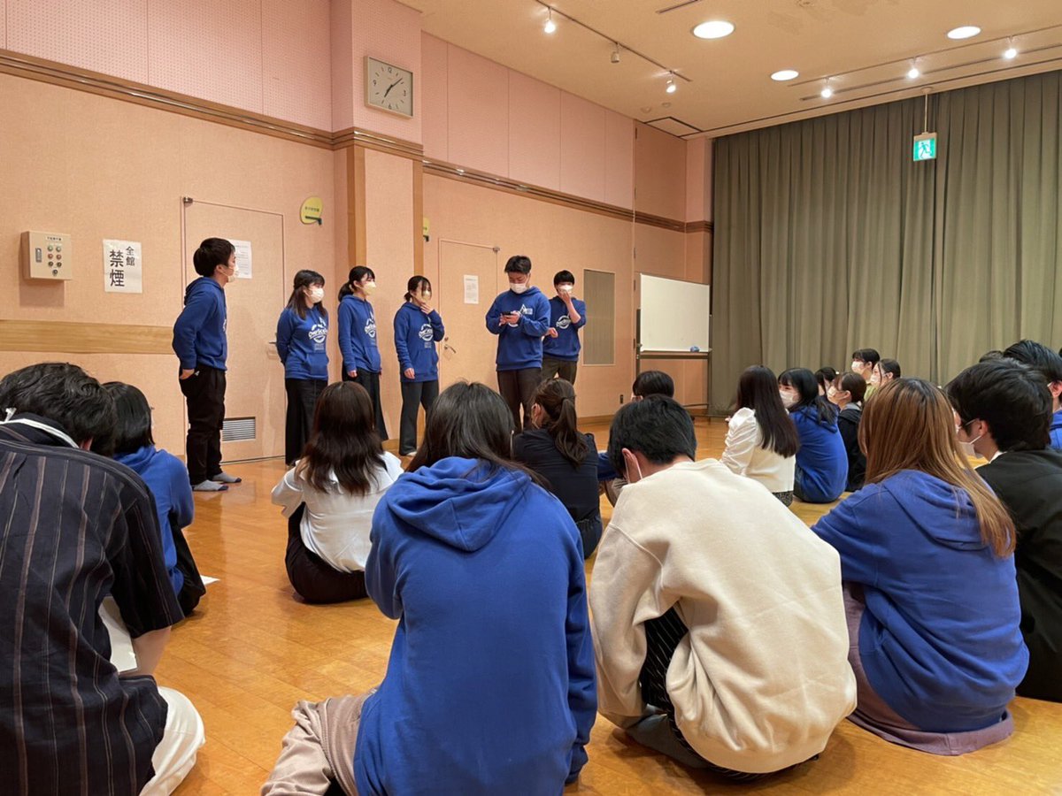 os_shinkan2026's tweet photo. 昨日、はすの広場にて新歓ライブ&体験会を行いました!
雨の中たくさんの新入生が来て下さり、楽しい時間を過ごす事ができました💮
次回は4/29(金)にはすの広場で体験会と新歓ライブを行います!
どちらかだけの参加も可能です🙆♀️
お待ちしてます!!!
#OverScale #アカペラサークル #近大新歓 https://t.co/4PnGipIFtC