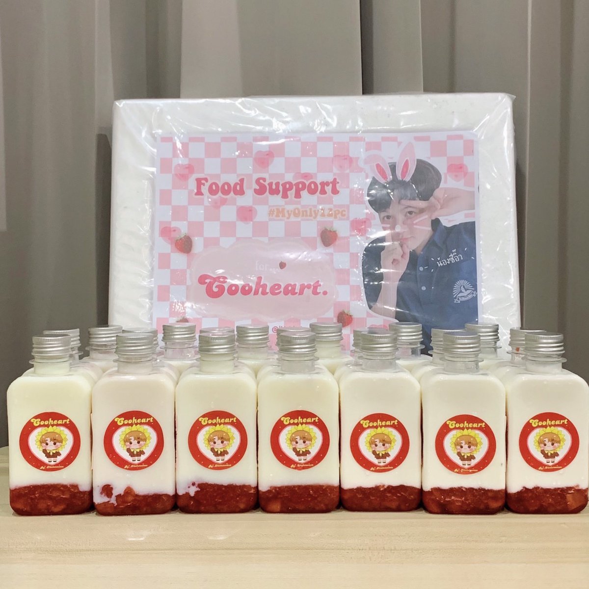 cooheartfc's tweet photo. ขอขอบคุณ @littletoomoo ที่ส่งเครื่องดื่ม Strawberry milk จากร้าน ONE MORE Homemade ไปให้กำลังใจคูฮาร์ทนะคะ น่ารักมากเลย 😍

#MyOnly12pc #cooheart
#แคร์รอตของคุณกระต่าย https://t.co/Z4EgQOJCG1