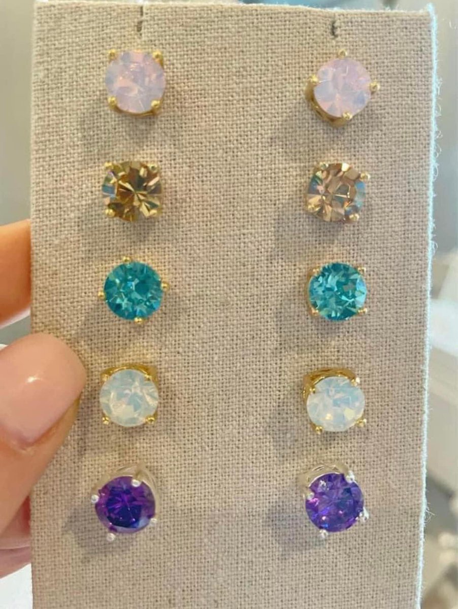 debbie_sparkles's tweet photo. Good morning and hope your week has started well 🌸

Did you know that our impression earrings are the most popular. 🤩 We currently have them in 5 different colours.....Opal, Pink Opal(my favourite), Turquoise, Violet and Topaz! https://t.co/jwUTIapymC