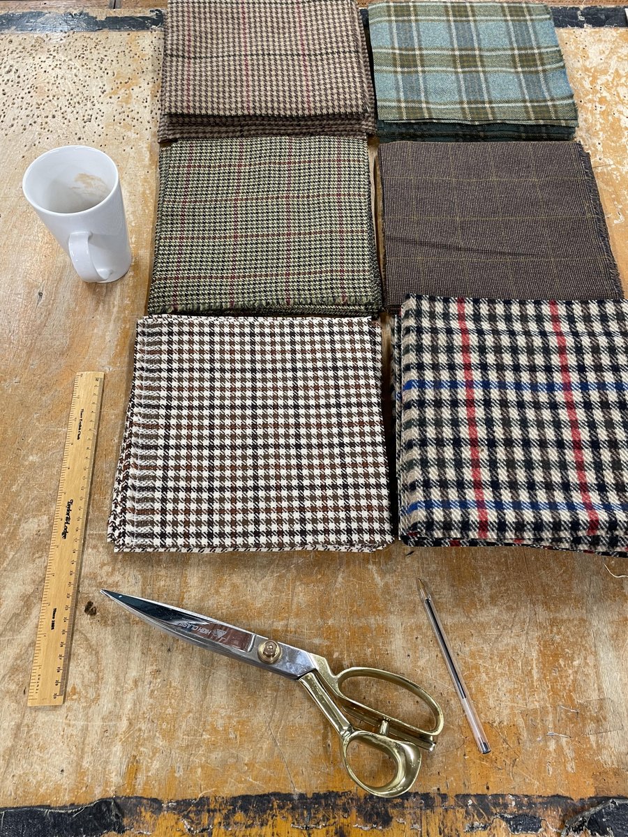 KabbaniTextiles's tweet photo. Cutting our #remnants this morning, packs are now online on #etsy and #eBay, each one has 10 pieces of real #English wool and are perfect for all #patchworking. Please se my listings at
https://t.co/eSAWzujTmI
https://t.co/VaTOdSJaI8
#madeinengland #wool #patchwork #tweed https://t.co/IzniBDQnpA