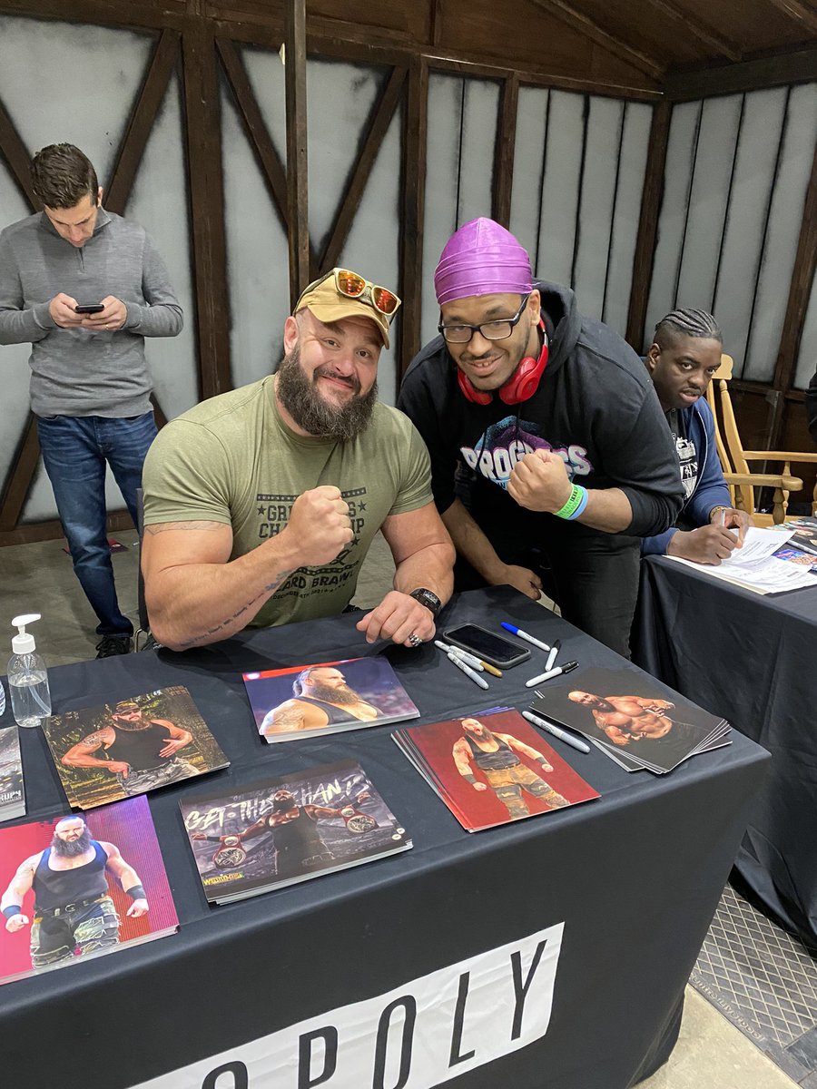 TheKCPayne's tweet photo. Forever grateful for @Adamscherr99 taking the time to FaceTime my son yesterday @ftlowrestling, absolutely made his day man Iβll always be grateful for that.
Make sure to get that #Thiceps T-Shirt too πͺπΎ
(@bigtjustice1 looks so happy in the background) https://t.co/f5uAn4OLs2