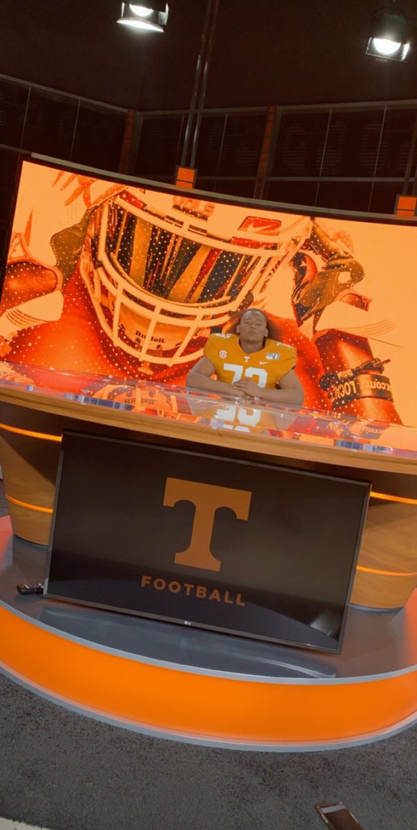Throwback to my Tennessee visit my freshman year 🟠⚪️ <a href="/TNGridironScout/">TN Gridiron Scouting (#TNGS) Carlos Younger👌🏾</a> <a href="/PrepRedzoneTN/">Prep Redzone Tennessee</a>  <a href="/Vol_Football/">Tennessee Football</a> <a href="/coachg76/">Rodney Garner</a> <a href="/coachjoshheupel/">Josh Heupel</a>