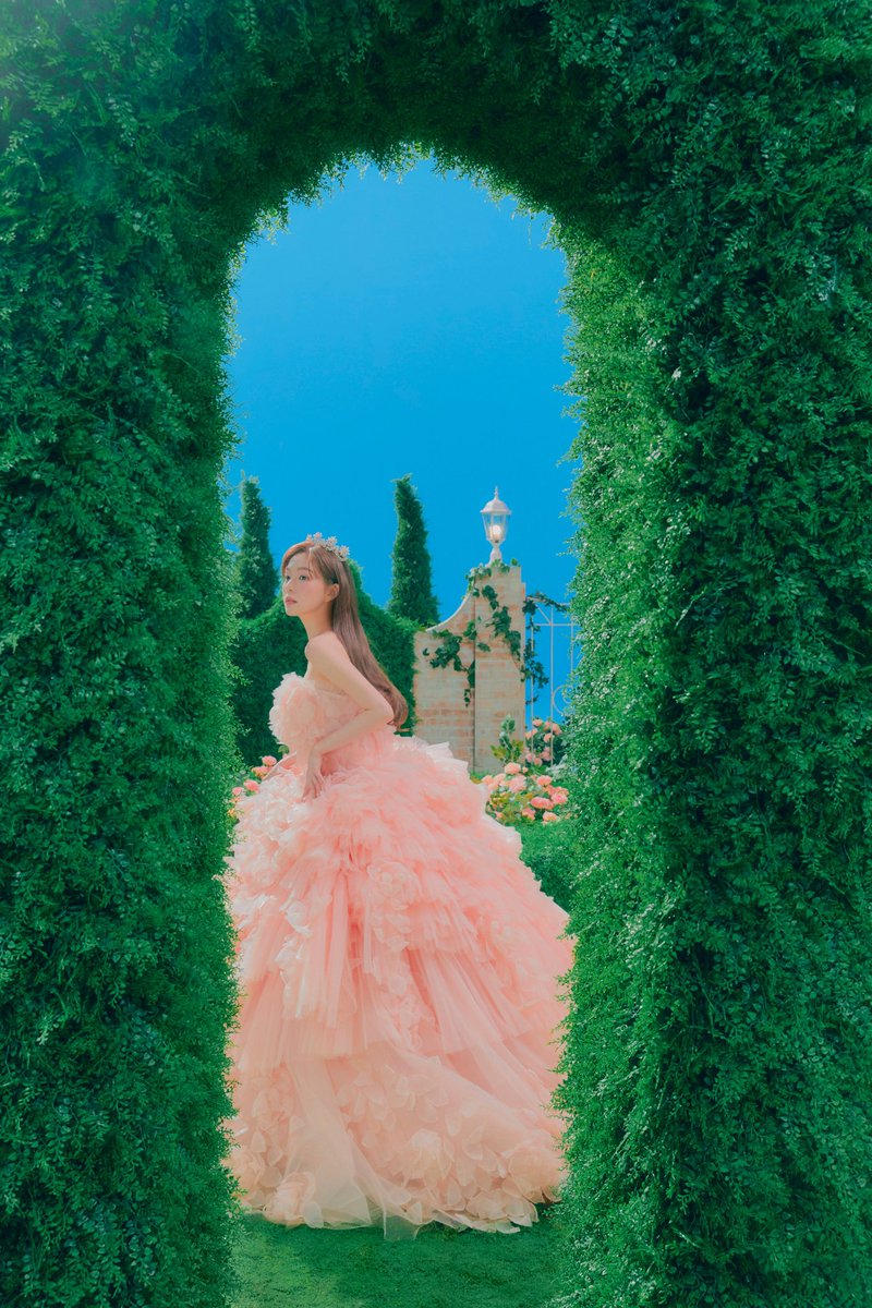 Like the elfin of garden full with florets, her presence lifted the exquisite as whole. The magnolia letting her aglow with her bestest gleams for the hemisphere of wonders.