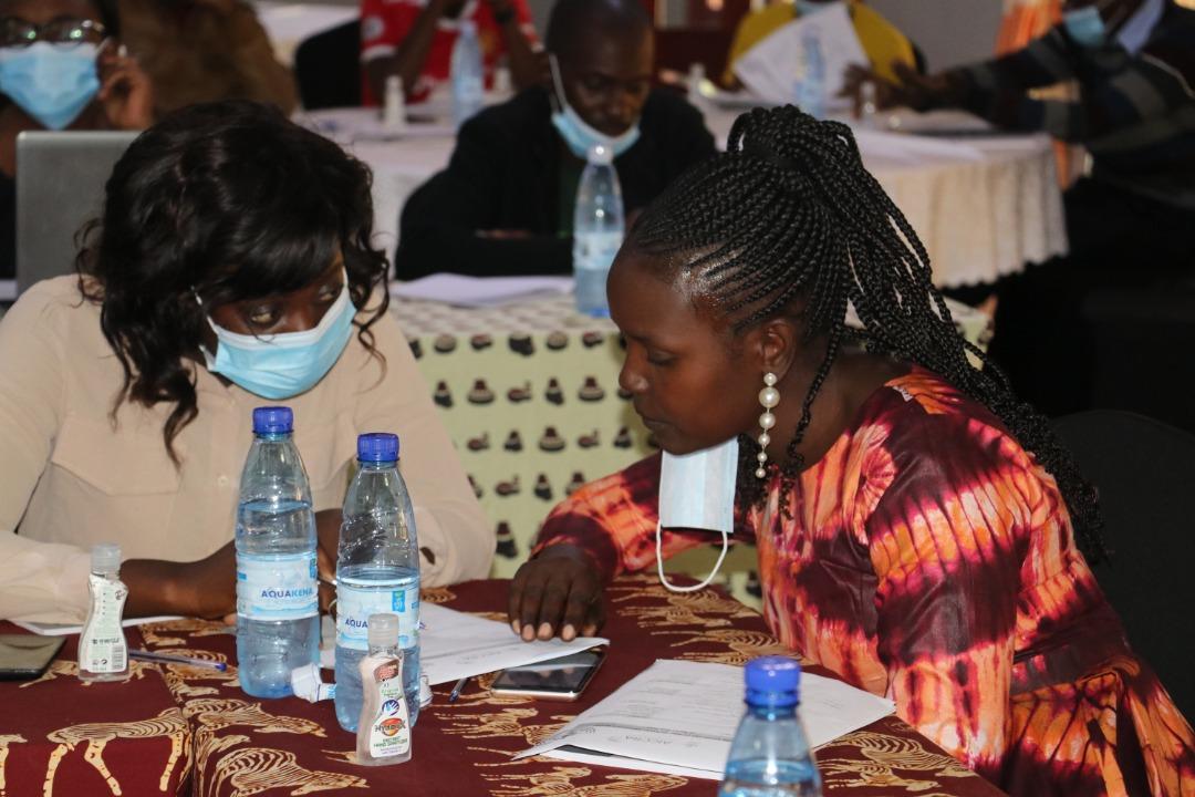 Agness90279727's tweet photo. Information not reaching down to smallholder farmers and access to localised information are some of the barriers to climate change preparedness. Thoughts from the ongoing #AICCRA CSA-CIS-MSD training workshop in Mansa. @NetsayiMudege @LMuzungaire @mercysichone3 @LundebaMary https://t.co/IWy1mt17xI