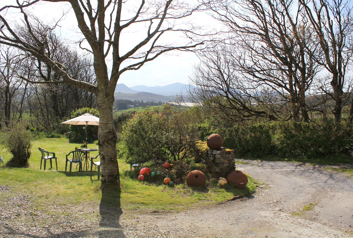 SwanseaArtist's tweet photo. My husband + I spent a lovely afternoon in the  company of local artists #RosHarvey + Tim Stampton at the lovely #BallaghStudio, on the hills above #FiveFingerStrand in #Inishowen - a great day out + a visit to their studio is highly recommended - https://t.co/HbjEHkbAcB https://t.co/EOwFSj3Ia9