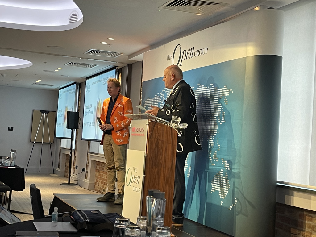 aj_josey's tweet photo. #ogLONDON: @RobAkershoek receives the individual winner of the President’s Award from @theopengroup #IT4IT https://t.co/T82oXDwr8W