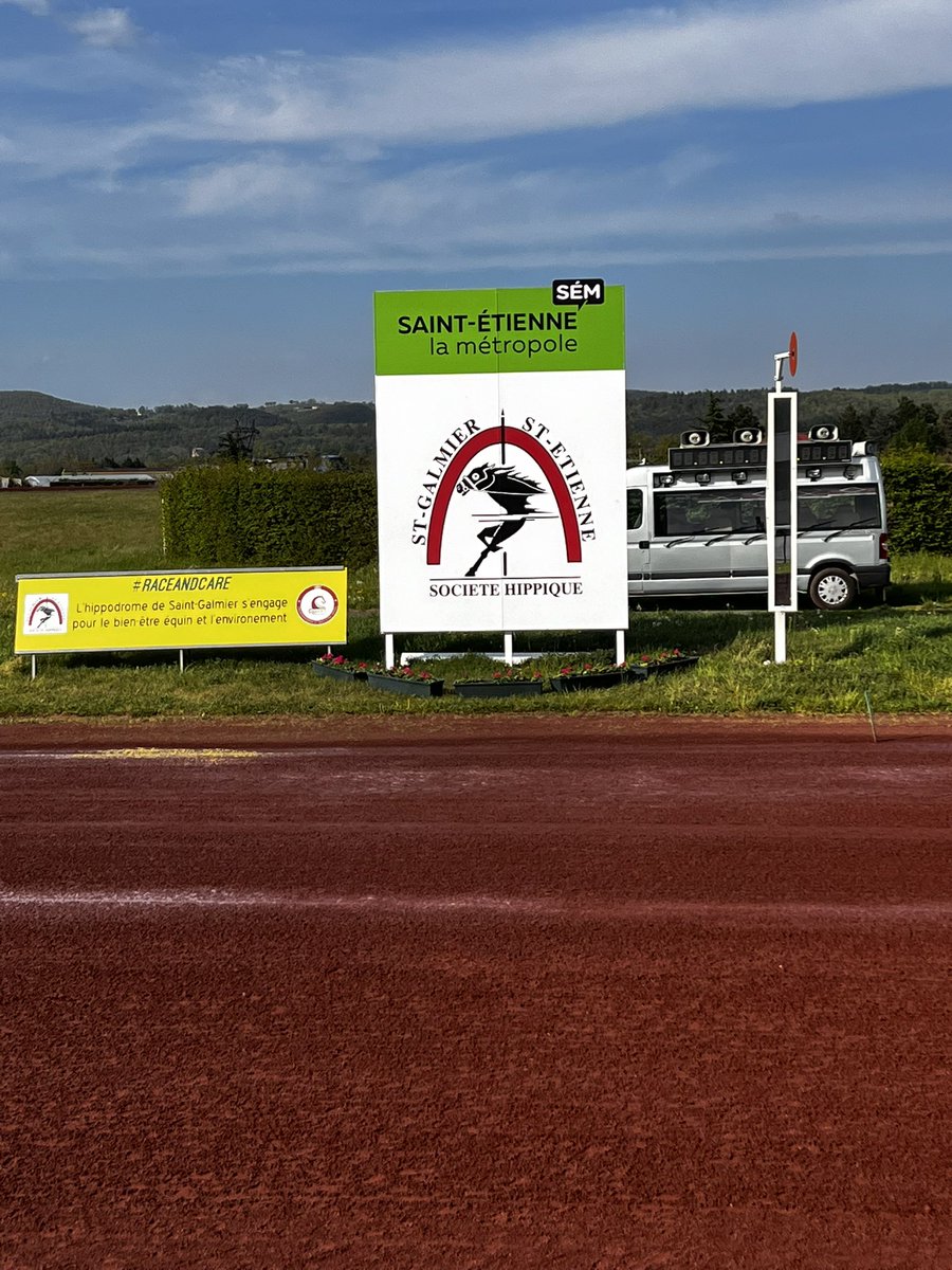 hippostgalmier's tweet photo. L’hippodrome de St Galmier - St Étienne s’engage pour le bien-être équin et l’environnement ! #EquuRes #RaceAndCare https://t.co/btxoq2XSMq